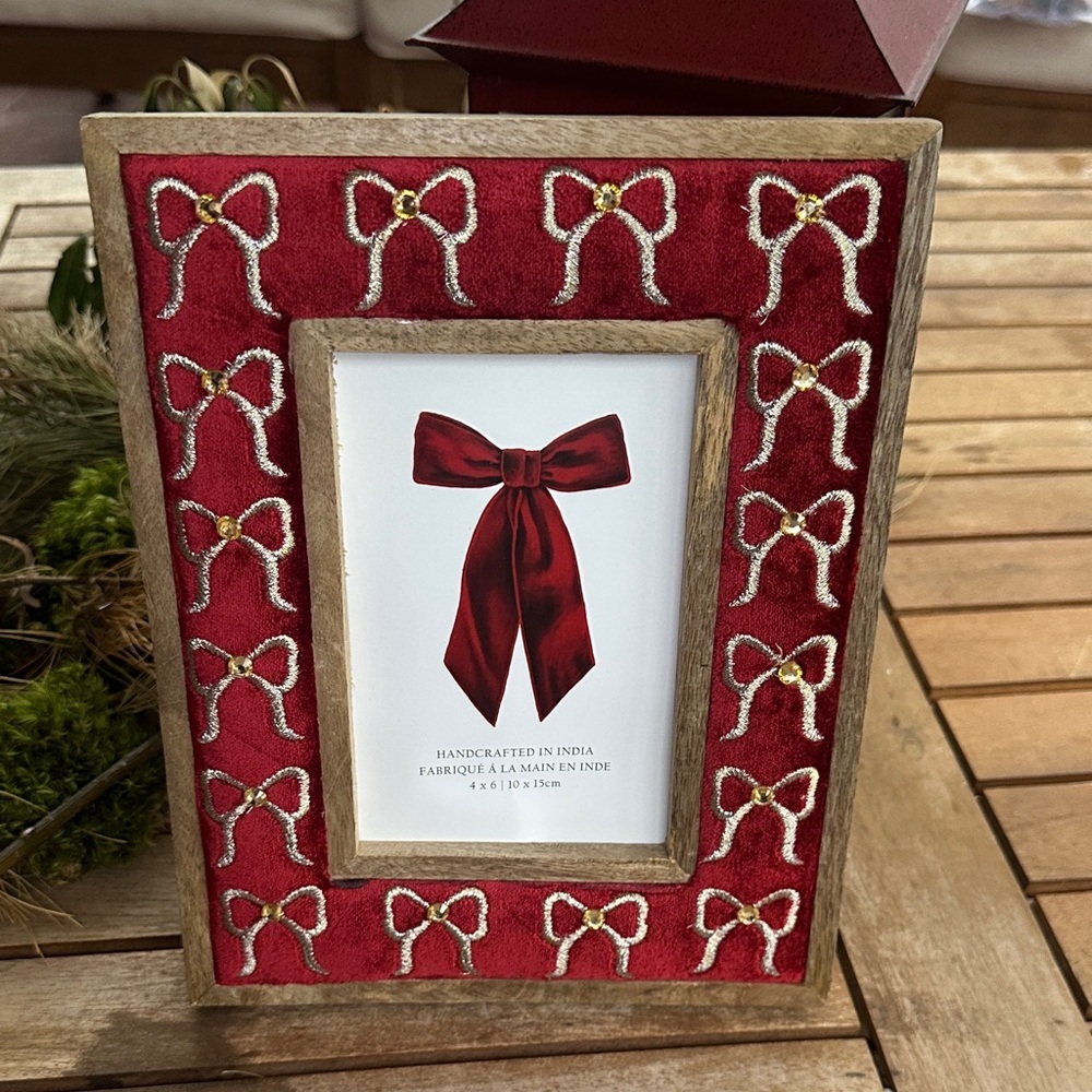 Made in India wooden velvet beaded bow 4” x 6” picture frame